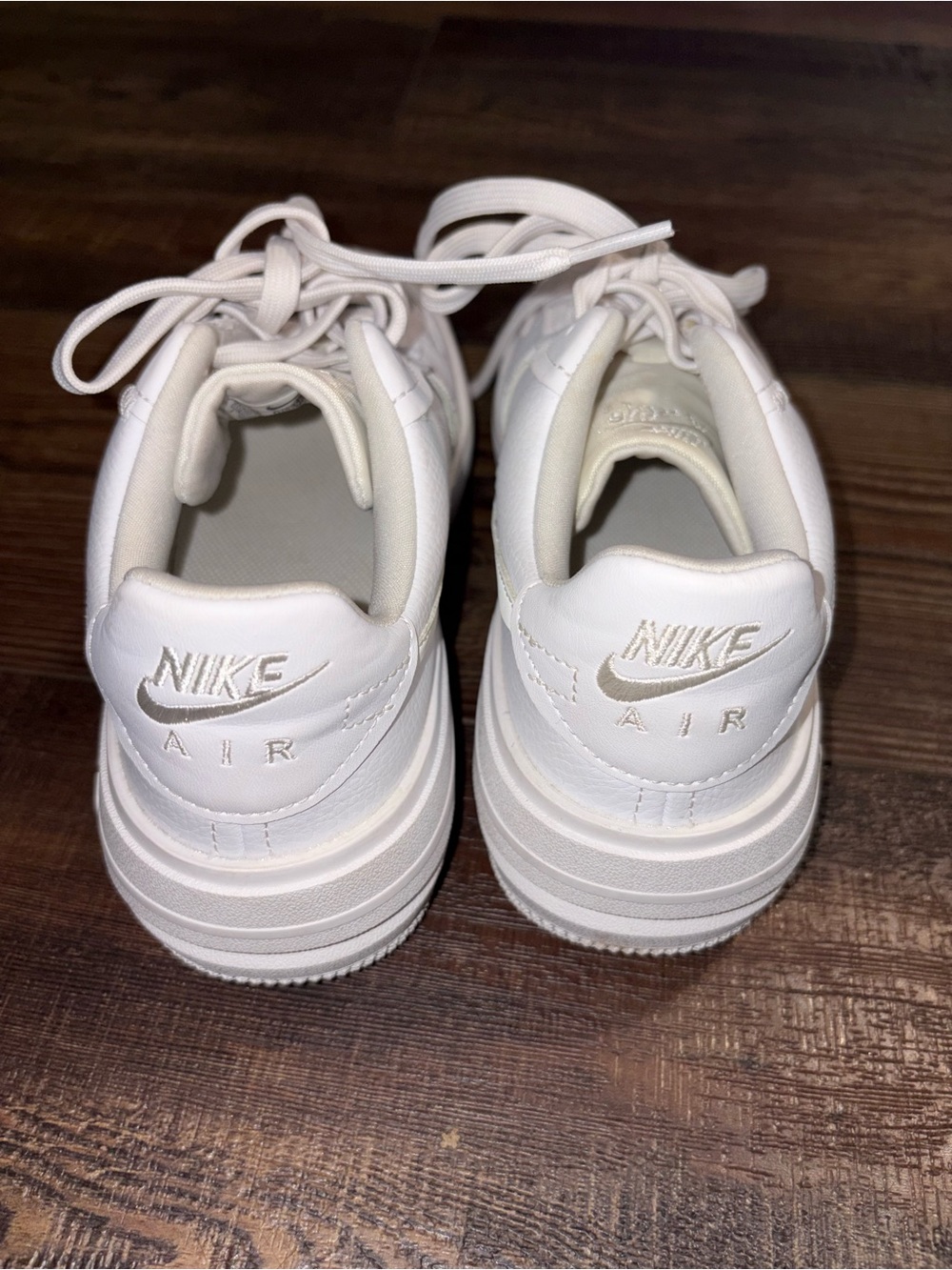 Nike Air Force 1 PLT.AF.ORM Triple White Low Top Sneakers DJ9946-100 size 6 - Picture 3 of 6